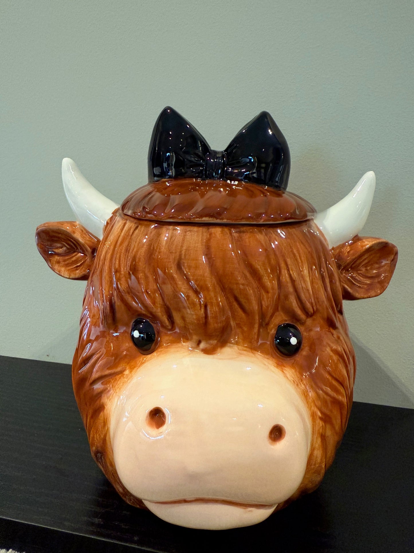 Voorraadpot Schotse Hooglander met Strik – Keramiek – 21x17x20 cm