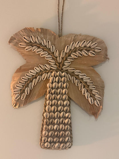 Palmboom Wanddecoratie met Kaurischelpen | Handgemaakt