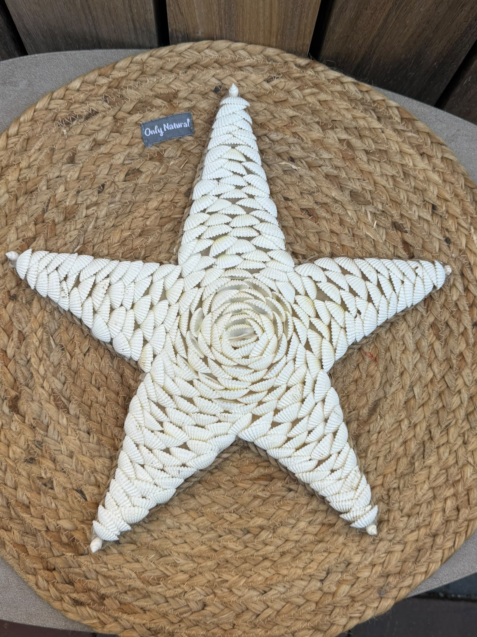 Handgemaakte schelpen zeester uit Bali met witte natuurlijke schelpen 30 x 30 cm