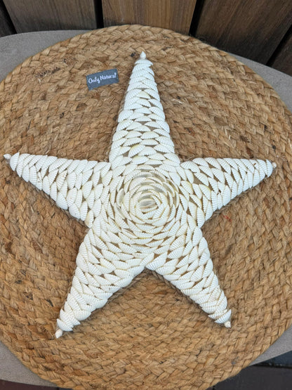 Handgemaakte schelpen zeester uit Bali met witte natuurlijke schelpen 30 x 30 cm