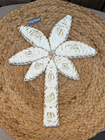 Handgemaakte schelpen palmboom wanddecoratie uit Bali in wit en naturel 30 x 24 cm
